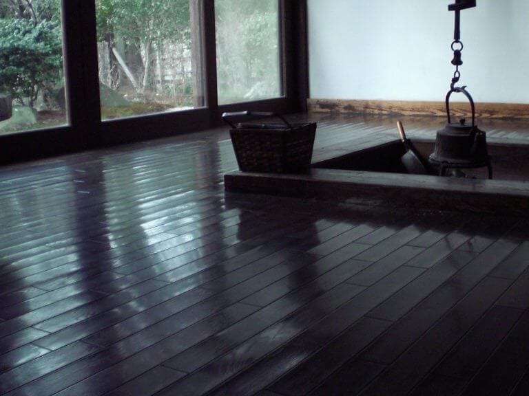 無垢フローリングの反り