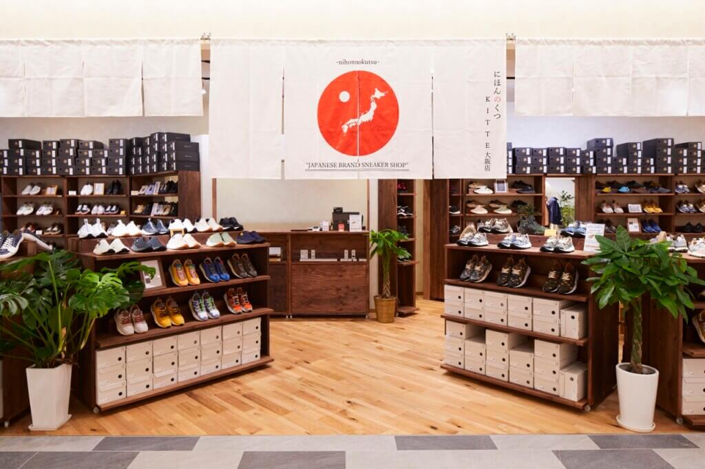 店舗にフローリングを採用した空間